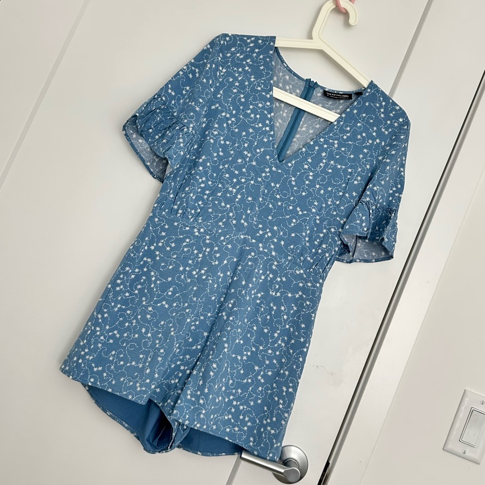 [New] The Fifth Label Blue Floral V-Neck Short Sleeve Bodysuit